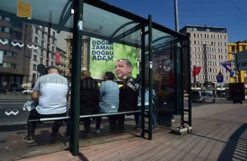 İstanbul’un cadde ve meydanlarında afişlerin yarışı
