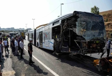 Metrobüs kazası açıklaması: 1 ölü, 38 yaralı