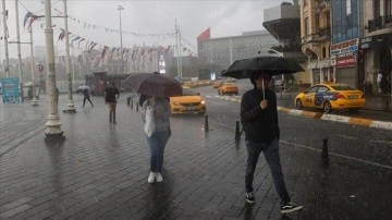 İstanbul'un birçok ilçesinde sağanak etkisini sürdürüyor