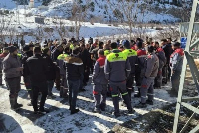 İşten çıkarılan maden işçileri eylem başlattı 