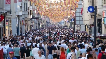 İstiklal Caddesi bayramda ziyaretçi akınına uğradı
