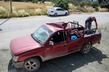 İşyeri yıkılınca, ağır hasarlı kamyoneti dükkanı oldu
