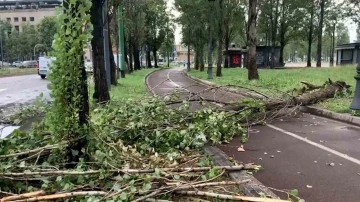 İtalya’da şiddetli fırtına: 2 ölü
