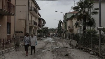 İtalya'da sel felaketi bölgesinde salgın hastalık riskine karşı önlemler alınıyor