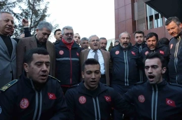 İtfaiye ekiplerini karşılayan Büyükkılıç: &quot;Duygusal olmamak için taş olmak lazım&quot;
