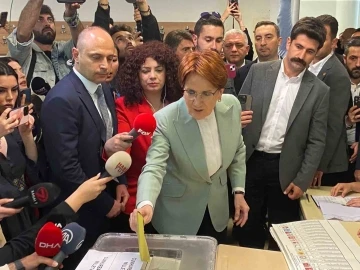 İYİ Parti Genel Başkanı Akşener oyunu Üsküdar’da kullandı
