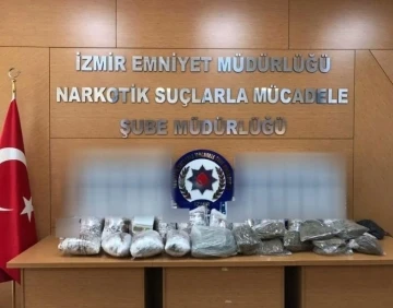 İzmir’de 24 kilo esrar ve 30 bine yakın sentetik ecza ele geçirildi
