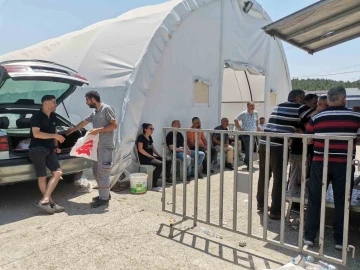 İzmir’de bayramın ilk günü hayvan pazarlarında yoğunluk
