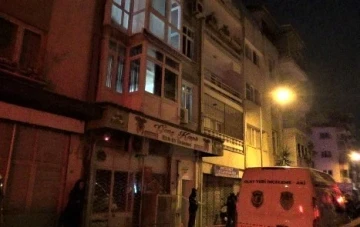 İzmir’de cinayet: Tartıştığı kişiyi boğazından bıçaklayarak öldürdü
