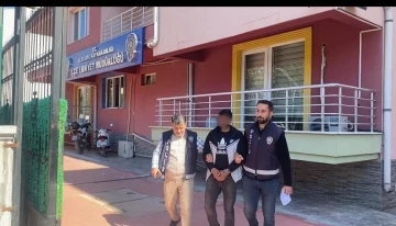 İzmir’de hırsızlık şüphelisi şahıs tutuklandı
