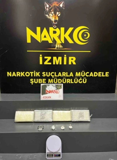 İzmir’de kokain satıcına narkotikten baskın
