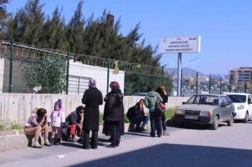 İzmir’de konteyner kentte tahliye