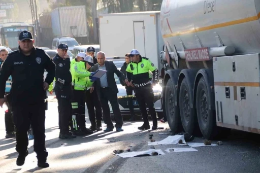 Öğrenci servisi park halindeki tıra çarptı: 1 ölü, 1 yaralı