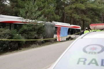 İzmir’de yolcuların olduğu belediye otobüsüne tır çarptı: 1 ölü, 4 yaralı
