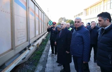 İzmir’deki konteynerler deprem bölgesine gönderildi
