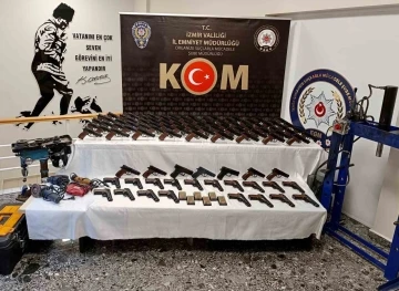 İzmir’deki yasa dışı silah ticareti operasyonunda 4 tutuklama