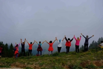 İzmir’in sıcağından kaçıp Gümüşhane’de serinlediler
