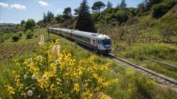 İzmir-Isparta seferini yapan Göller Ekspresi gündüz de yolcu taşıyacak