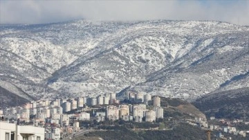 İzmir ve çevre illerin yüksek kesimlerinde kar etkili oluyor