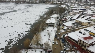 İzmir'deki Gölcük Gölü buz tuttu