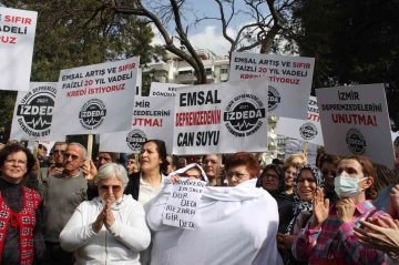 İzmirli depremzedelerden kefenli &quot;emsal artışı kararı&quot; tepkisi
