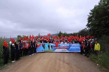 İzmitliler &quot;Gençlik Yürüyüşü&quot; ile bir kez daha bayram kutladı
