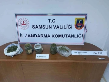 Jandarma 2 kilo 340 gram esrar ele geçirdi: 1 gözaltı
