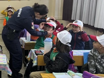 Jandarma çocuk hakları gününde çocukları yalnız bırakmadı
