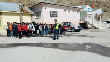 Jandarma’dan öğrencilere trafik semineri
