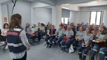 Jandarma ekipleri kadınları bilgilendirmeye devam ediyor
