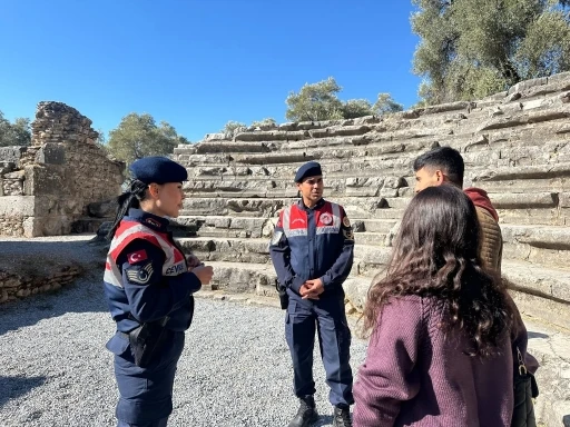 Jandarma ekipleri vatandaşları bilgilendirdi
