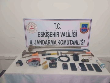 Jandarma ekiplerinden kaçak kazıya suçüstü
