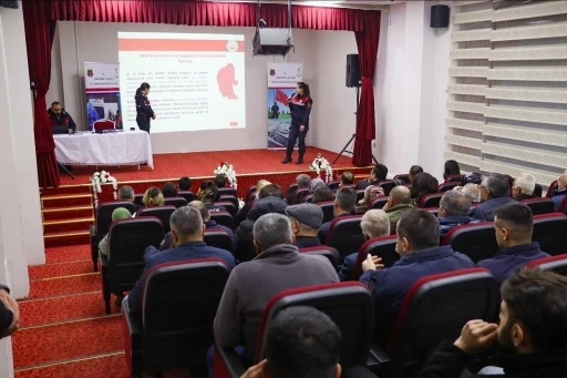 Jandarma ekiplerinden kamu personeli ve muhtarlara seminer
