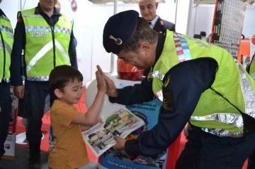 Jandarma, Fethiye Tarım Ve Turizm Fuarı’nda vatandaşları bilgilendirdi
