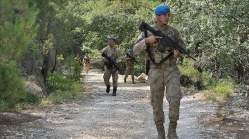 Jandarma komandolar, olası orman yangınlara karşı Kazdağları'nda devriyeye başladı