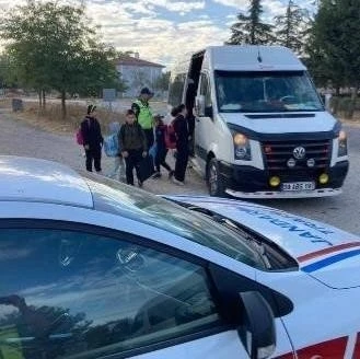 Jandarma okul çevrelerini abluka altına aldı: Öğrencilerin kılına bile zarar gelmeyecek
