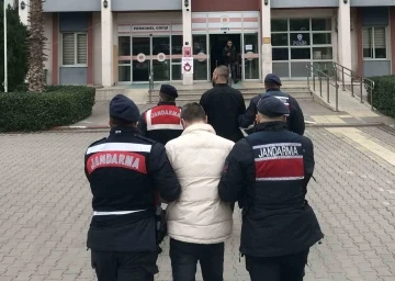 Jandarma şüphelileri arama yaparken yakaladı
