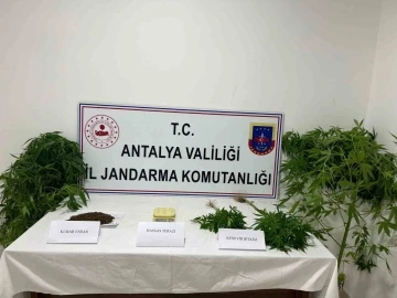 Jandarma uyuşturucu tacirlerine göz açtırmıyor
