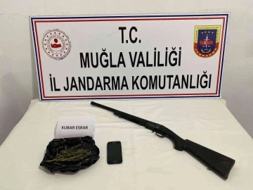 Jandarma zehir tacirlerini Seydikemer’de yakaladı
