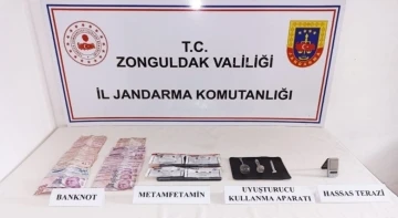 Jandarmadan uyuşturucu operasyonu: 3 tutuklu
