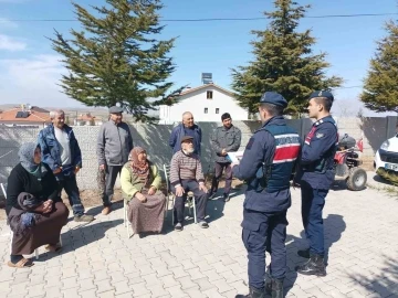 Jandarmadan vatandaşlara “dolandırıcılara dikkat” eğitimi
