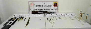 Jandarmanın uyuşturucu operasyonunda tarihi eserler de ele geçirildi
