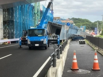 Japonya’da 140 tonluk çelik levha 9 metre yükseklikten aşağı düştü: 2 ölü
