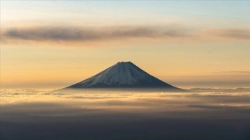 Japonya'da aktif yanardağ Fuji'nin patlaması halinde halktan yürüyerek kaçmaları istenecek