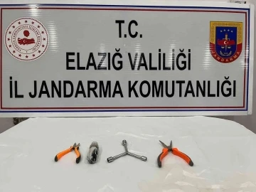 Kablo çalarken jandarma ekiplerine suçüstü yakalandı
