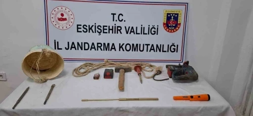 Kaçak kazı yapan 2 şüpheli suçüstü yakalandı
