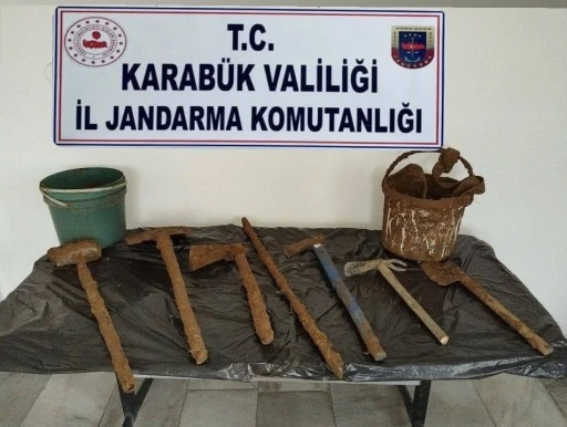 Kaçak kazı yapanları jandarma yakaladı
