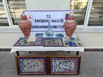 Kaçak tarihi eser satan şahıs jandarmaya yakalandı
