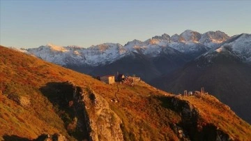 Kaçkar Dağları'nda iki mevsim bir arada yaşanıyor