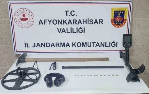 Kaçmaya çalışan şahıs sikke ve define arama araçlarıyla yakalandı
